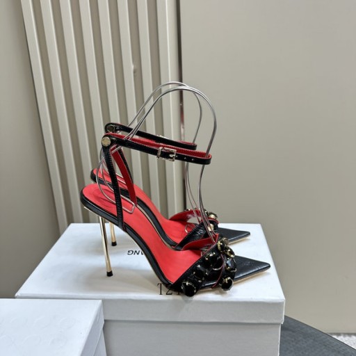 アレクサンダー王女性の革足首のストラップスティレットとトサンダル黒