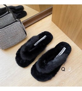 アレクサンダー王女品のトンサンダル黒