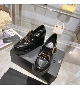 Damskie czółenka Carter na platformie Alexander Wang w kolorze Czarnym