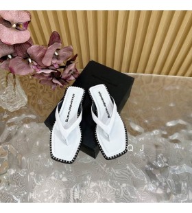 Alexander Wang Women ' s Flip-Flop-Sandalen Mit Perlen In Weiß Lammfell